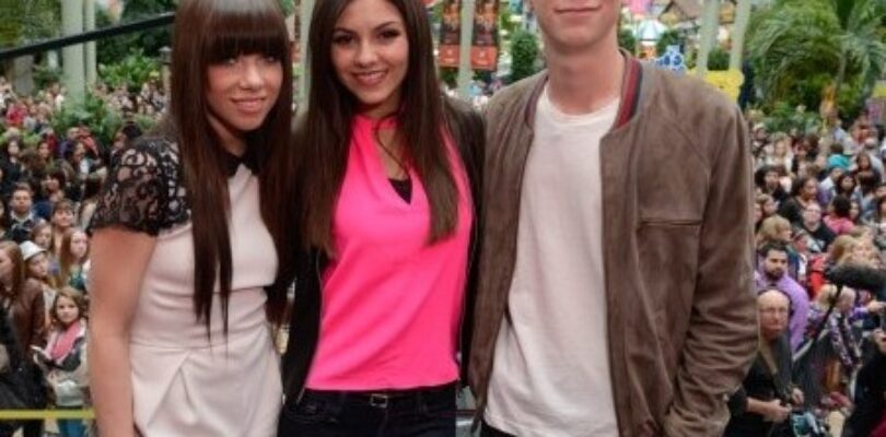 Fun Size Stars Visit Mall Of America!