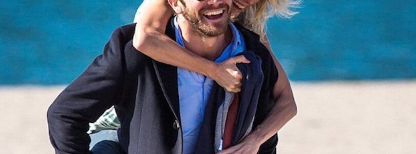 Jake Gyllenhaal and Naomi Watts in Demolition