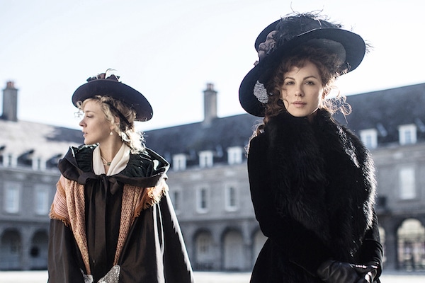 Kate Bekinsdale and Chloe Sevigny in Love & Friendship