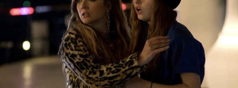 Kaitlyn Dever and Billie Lourd in Booksmart