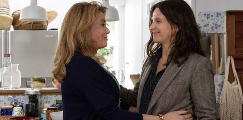 Juliette Binoche and Catherine Deneuve in The Truth (La vérité)