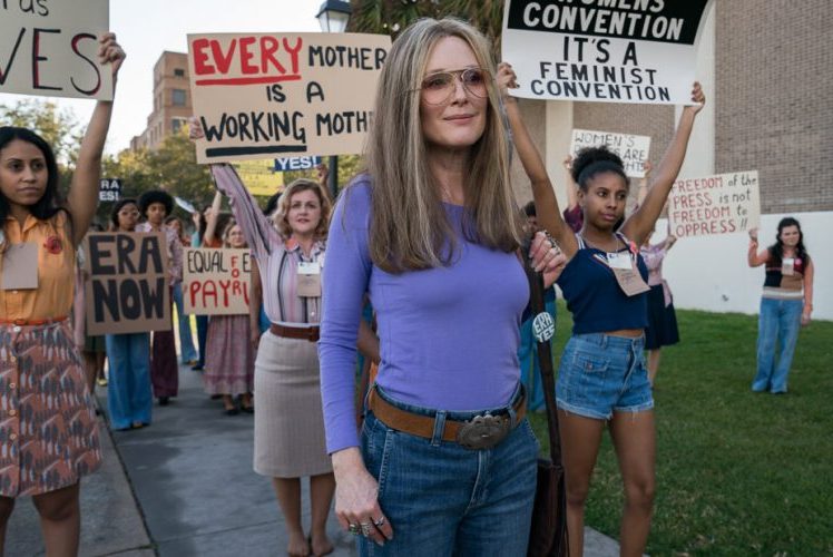 Julianne Moore in The Glorias