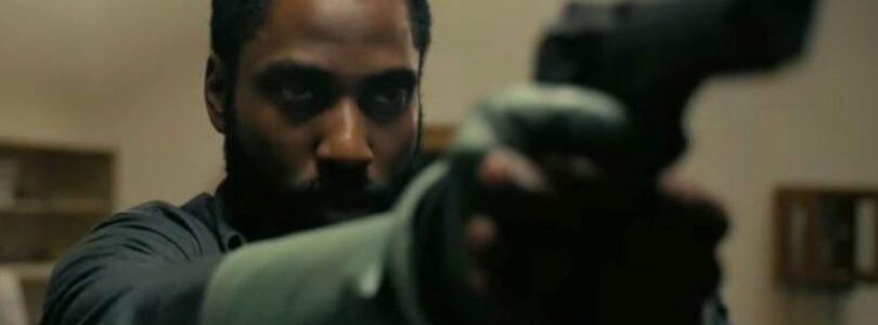 John David Washington and Clémence Poésy in Tenet