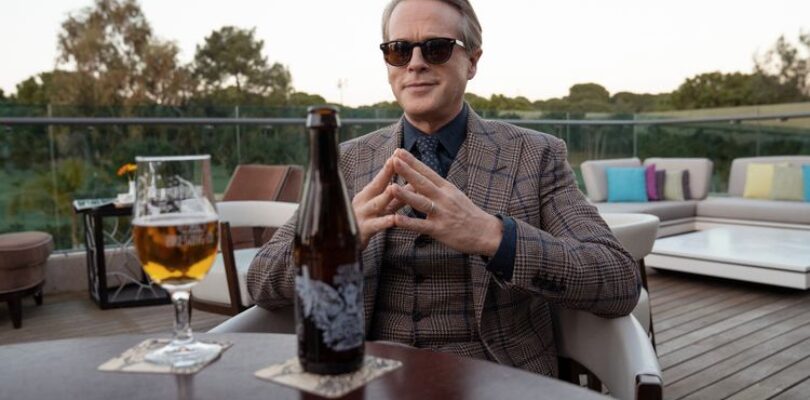 Cary Elwes in Operation Fortune: Ruse de guerre