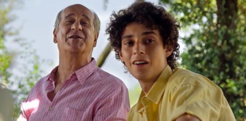 Toni Servillo and Filippo Scotti in The Hand of God