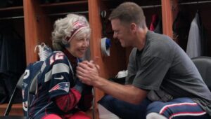 Lily Tomlin and Tom Brady in "80 for Brady"