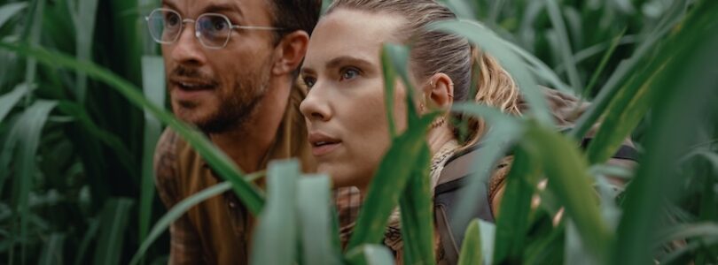 Jonathan Bailey (left) as paleontologist Dr. Henry Loomis and Scarlett Johansson as skilled covert operations expert Zora Bennett in JURASSIC WORLD REBIRTH, directed by Gareth Edwards.