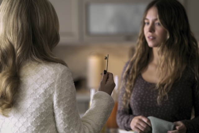 Amanda Seyfried as Nina and Sydney Sweeney as Millie in “The Housemaid.”
